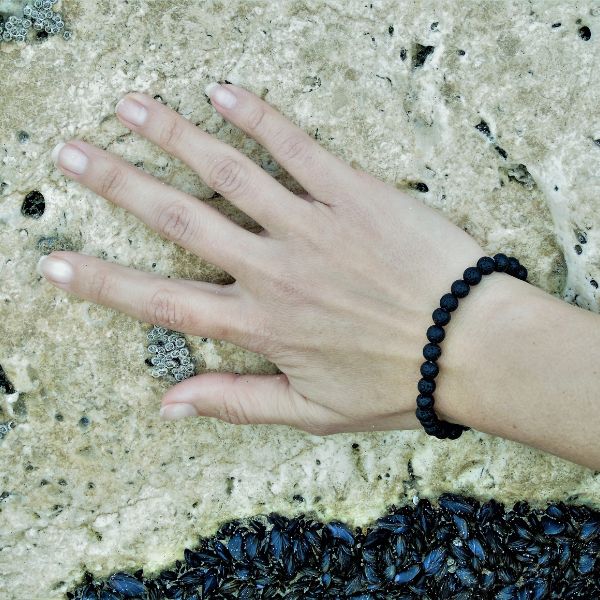 Bracelet en Pierre de Lave : Ancrez votre chakra racine