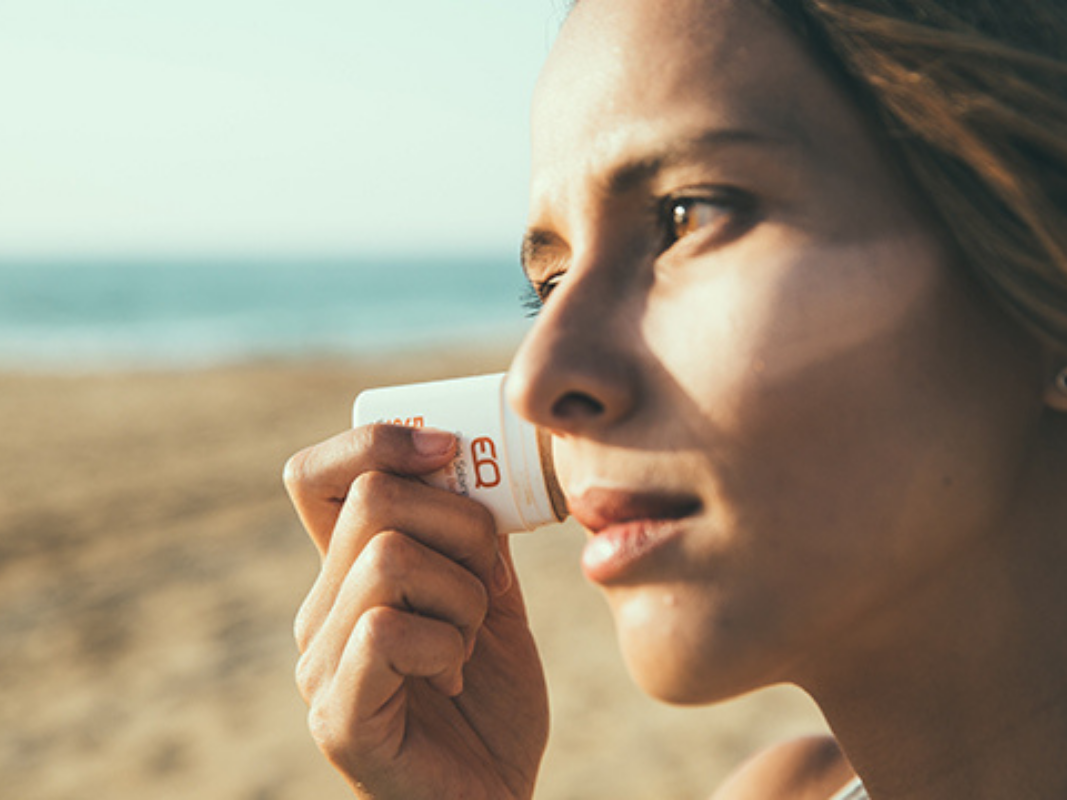 Stick Solaire coloré SPF50+, visage et lèvres, spécial Surf - Ocean Respect - EQ Love, 10g