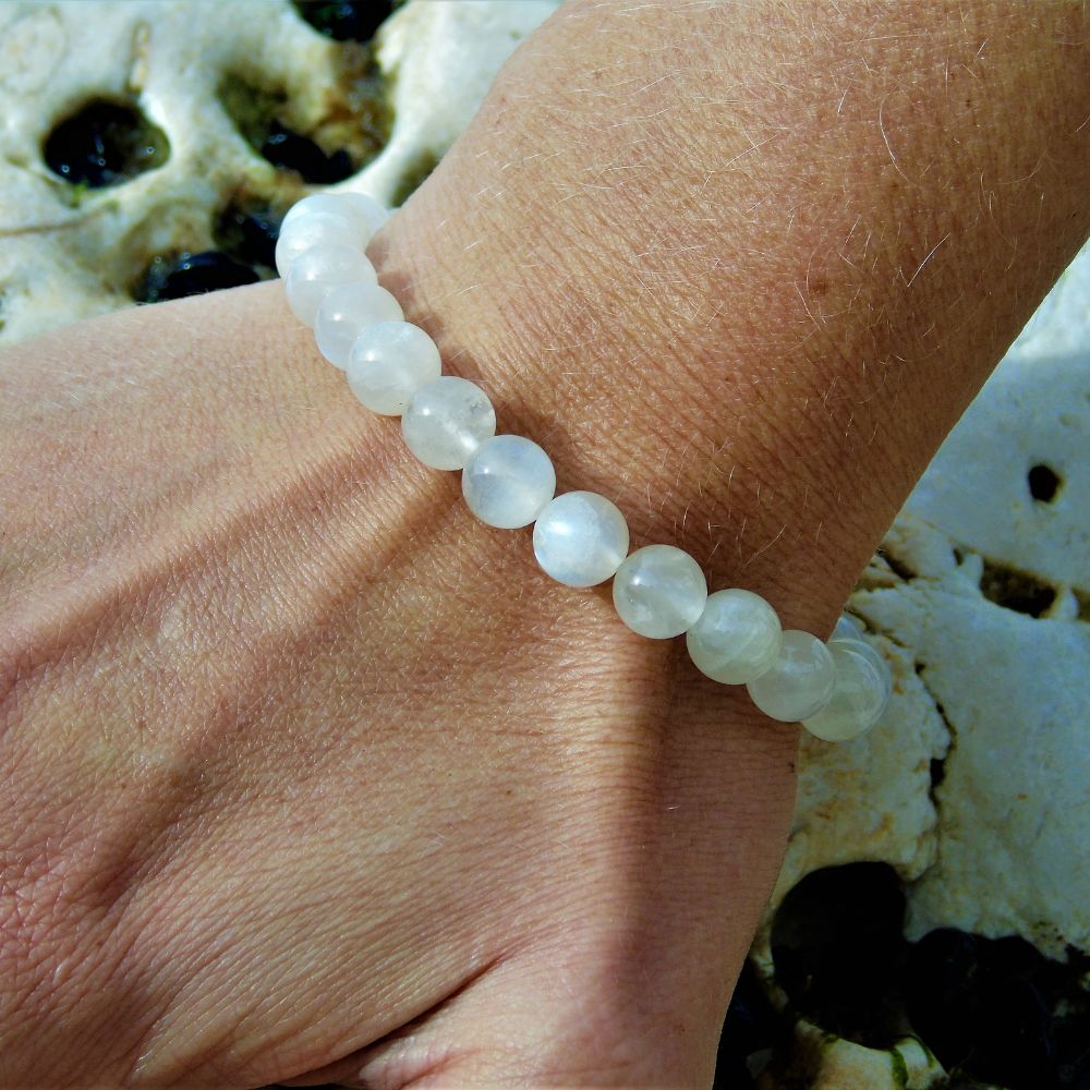 Bracelet en Pierre de Lune : Développez vos Chakras Sacré et Couronne