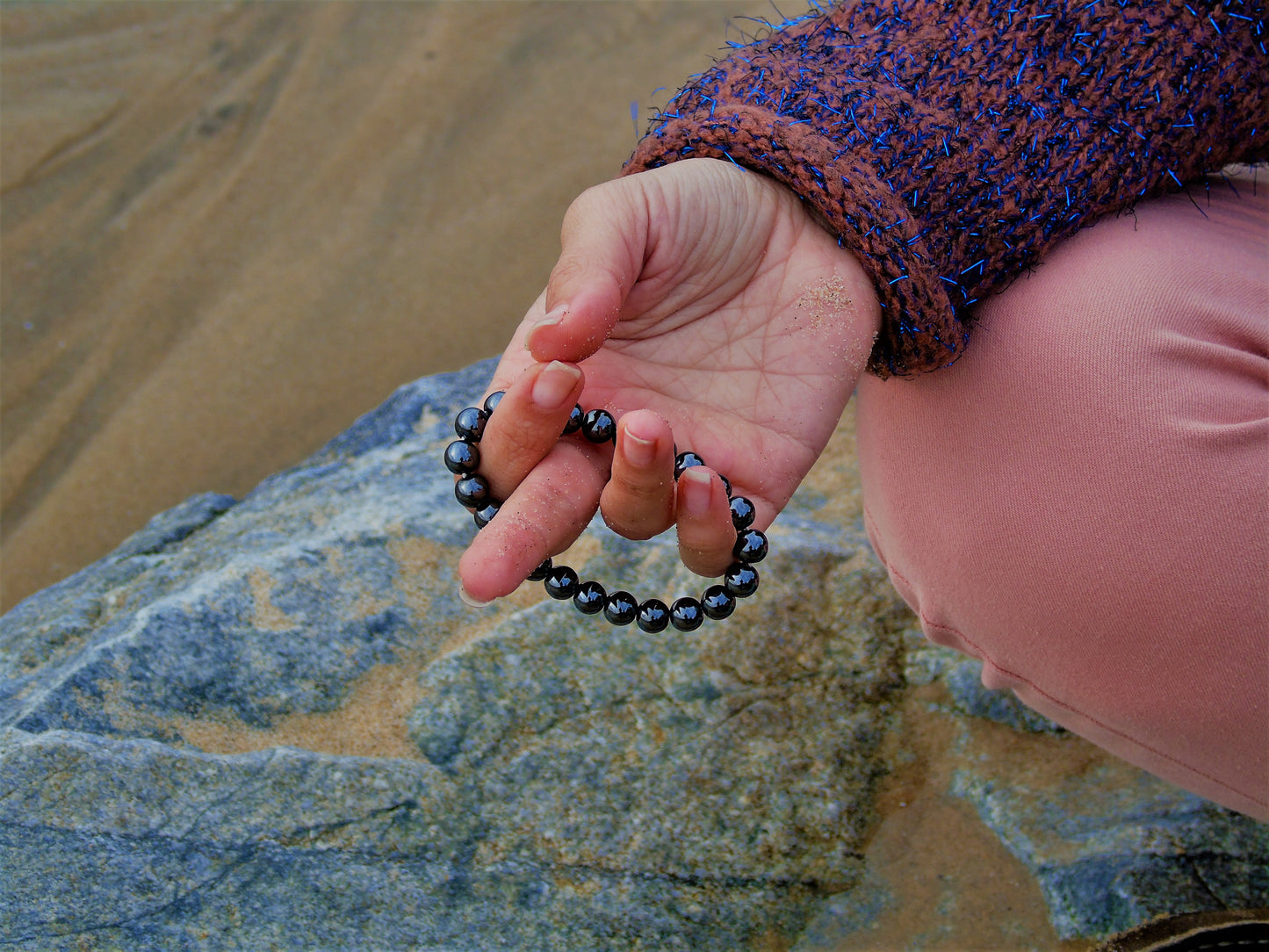 Bracelet en Hématite : Ancrez votre chakra racine dans la Terre