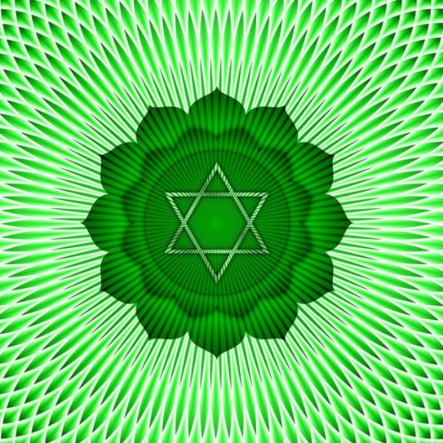 Symbole du chakra du coeur, couleur vert, lié à l'amour, à la compassion, à la guérison. daariayoga.com